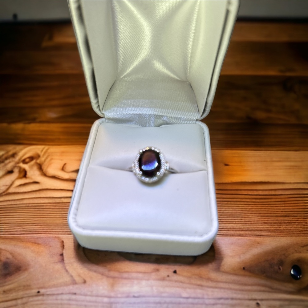 Gorgeous oval 3.15 ct Natural Garnet and Diamond Ring size 6